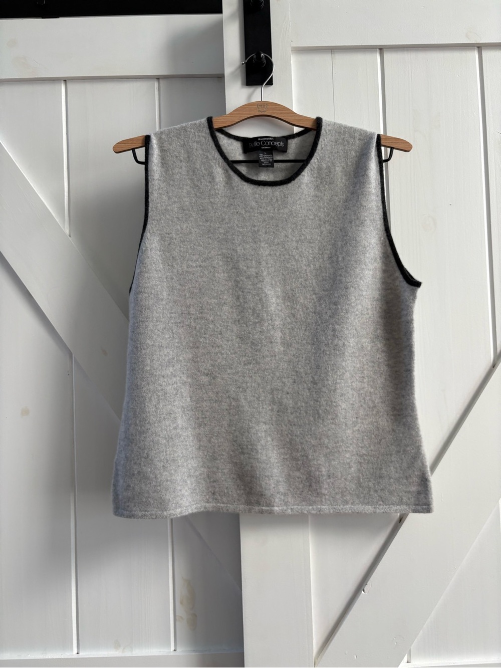 Bloomingdale’s Petite Concepts Vintage 100% Cashmere Gray Sleeveless Sweater
